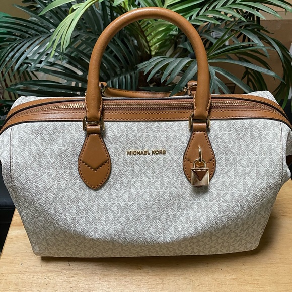 NWT Michael Kors Grayson Vanilla Satchel Tote - Picture 2 of 8